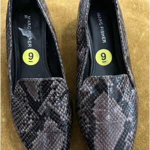 Marc Fisher Zurri Snake Print Loafers Womens Size 9